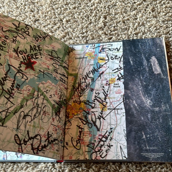 Tim McGraw and the Dancehill Doctors 2002 Hard Cover Tour Book - Picture 3 of 8